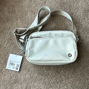 NWT lululemon Everywhere Crossbody Bag 2L *Metal Hardware in Bone / Silver